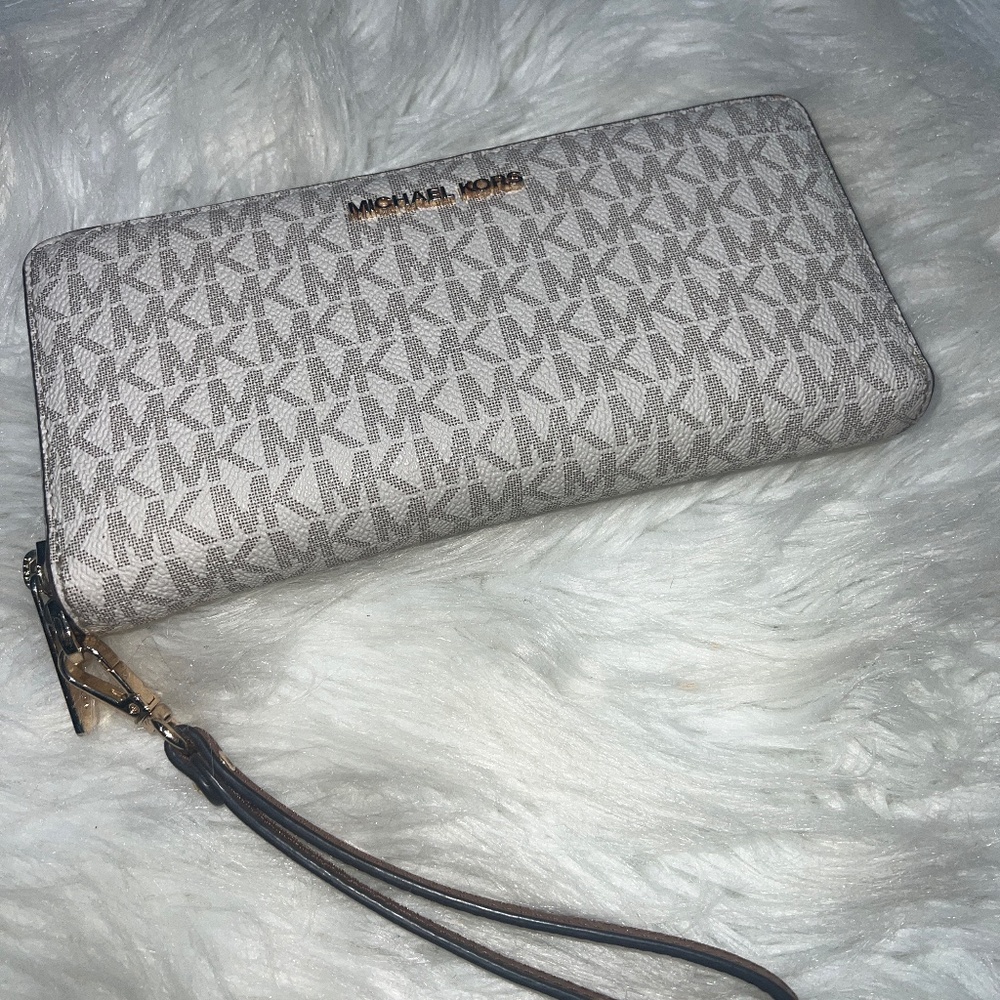 New Michael Kors wallet womens wrist wallet